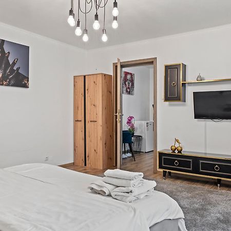 Garsoniera De Lux Si Eleganta Drumul Taberei Bukarest Exterior foto
